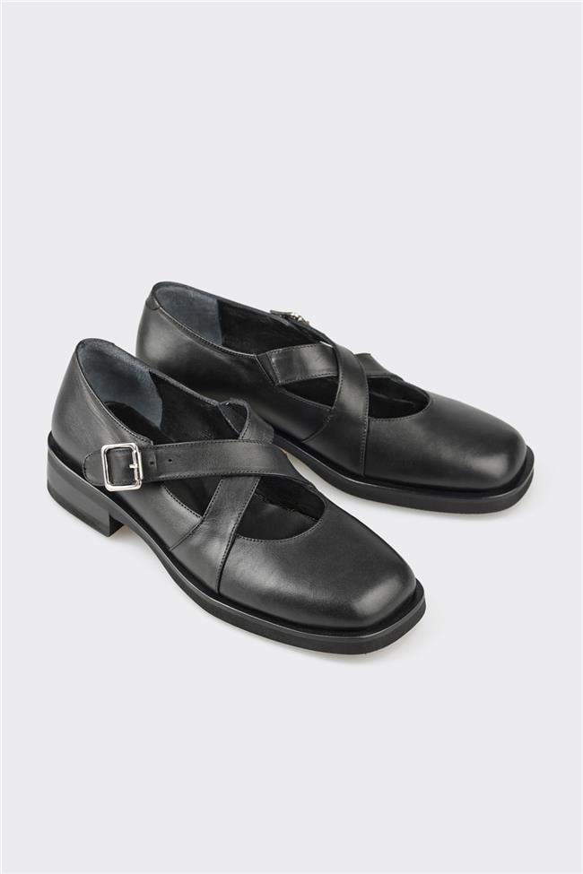 Siyah Deri Kadın Günlük Ayakkabı