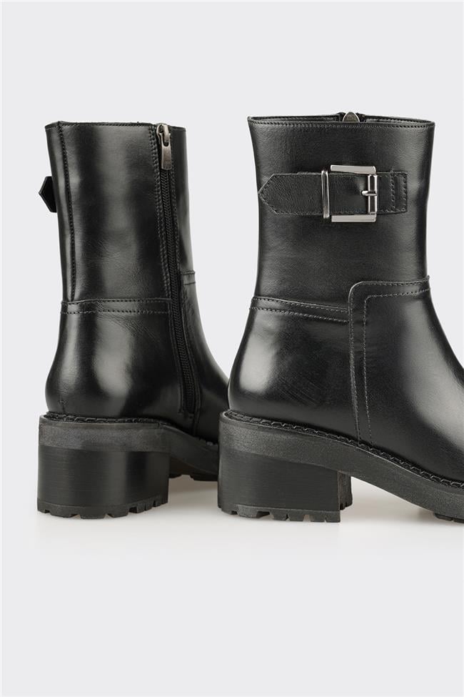 Siyah Deri Kadın Günlük Bot