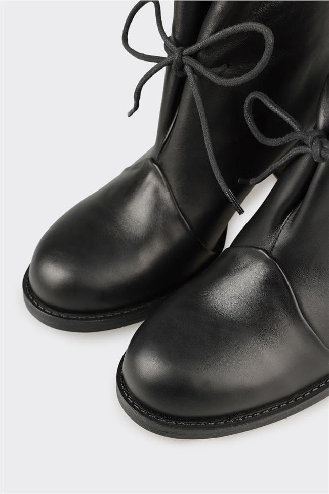 Siyah Deri Kadın Günlük Bot