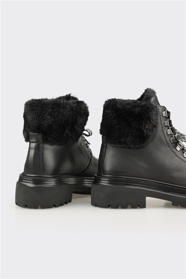 Siyah Deri Kadın Günlük Bot