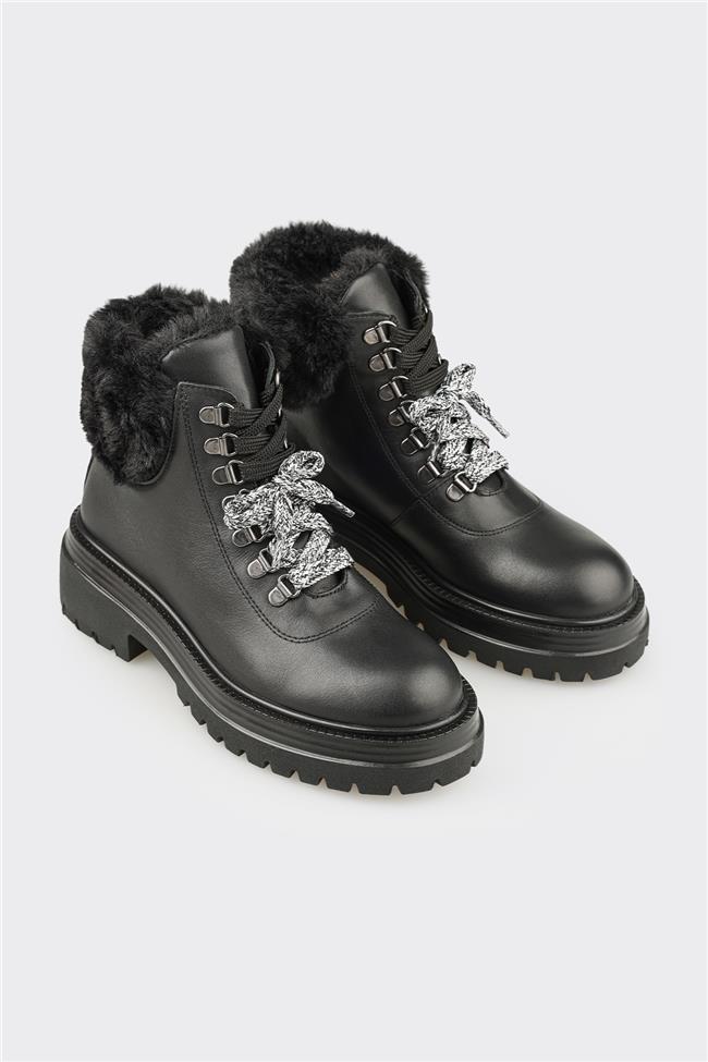 Siyah Deri Kadın Günlük Bot