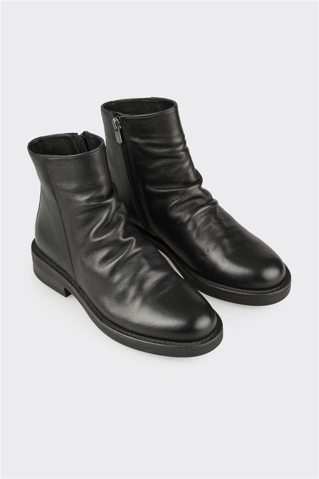 Siyah Deri Kadın Günlük Bot