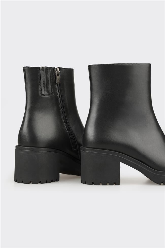 Siyah Deri Kadın Günlük Bot