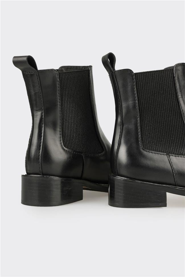 Siyah Deri Kadın Günlük Bot