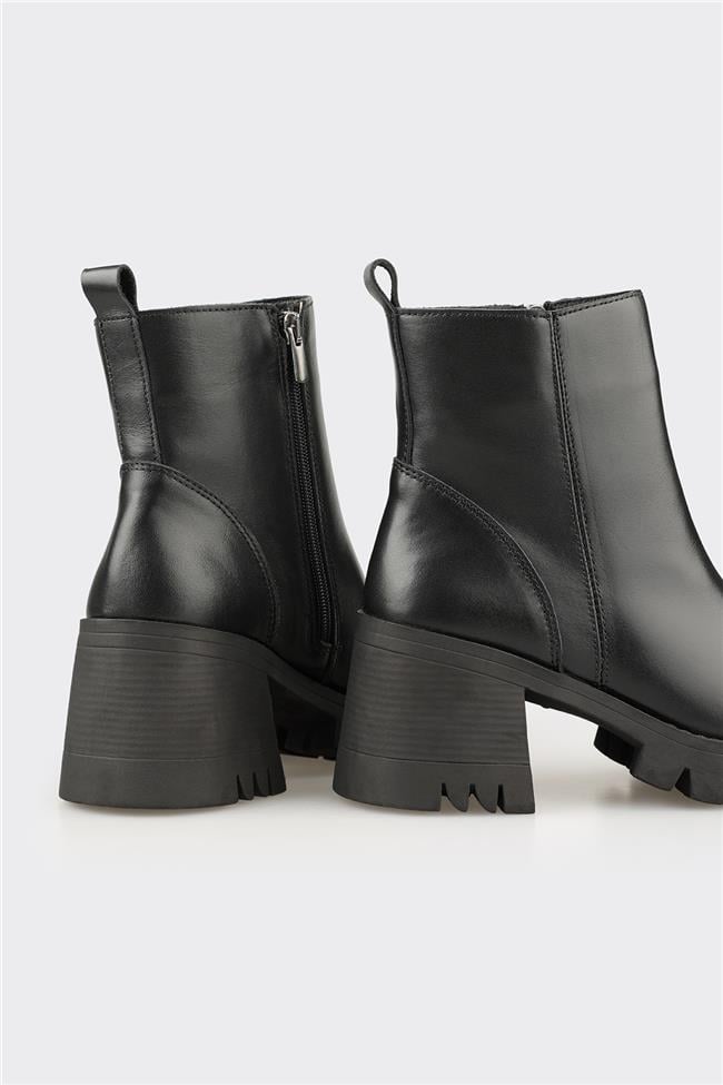 Siyah Deri Kadın Günlük Bot
