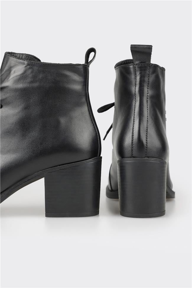 Siyah Deri Kadın Günlük Bot