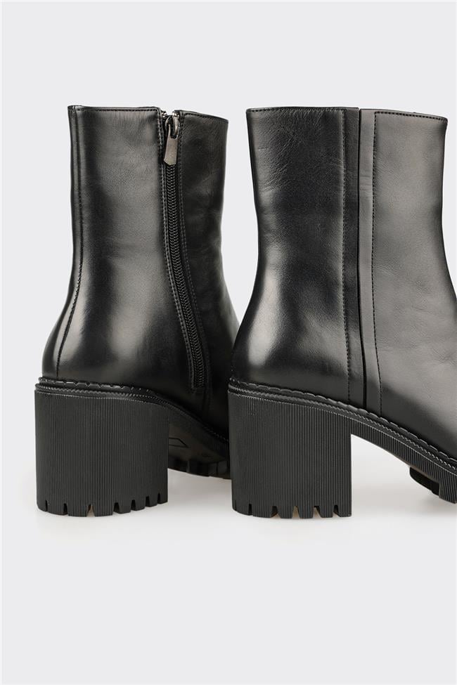 Siyah Deri Kadın Günlük Bot