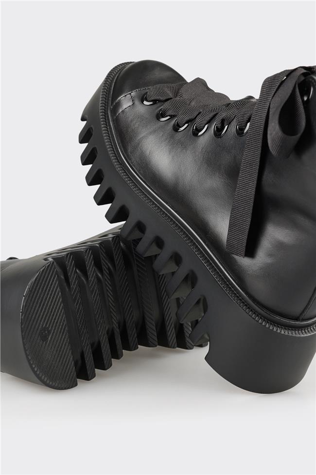 Siyah Deri Kadın Günlük Bot