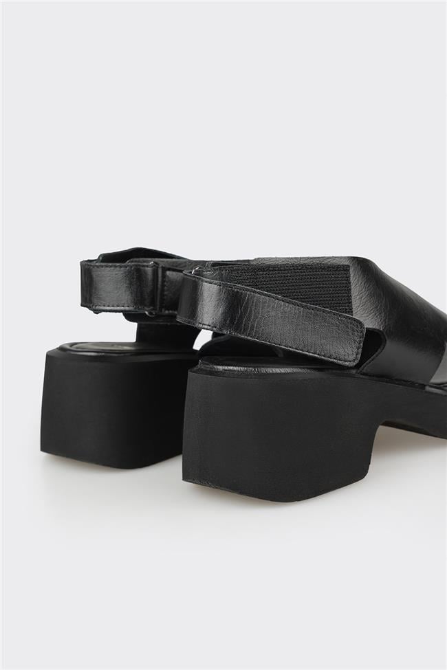 Siyah Deri Kadın Günlük Sandalet