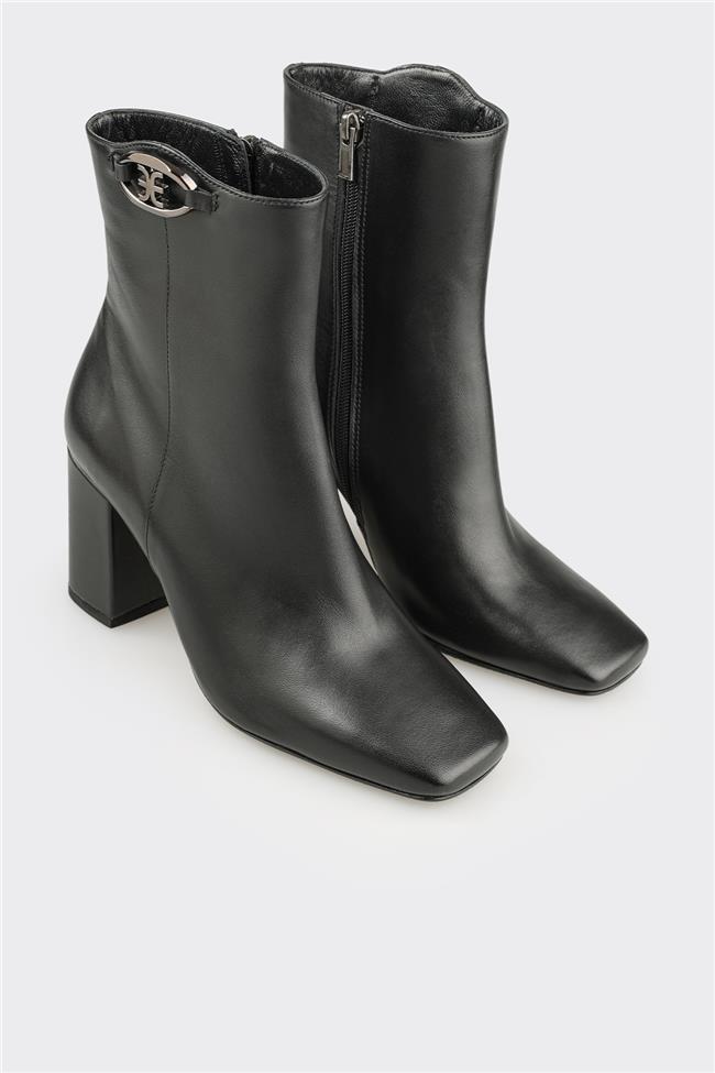 Siyah Deri Kadın Klasik Bot