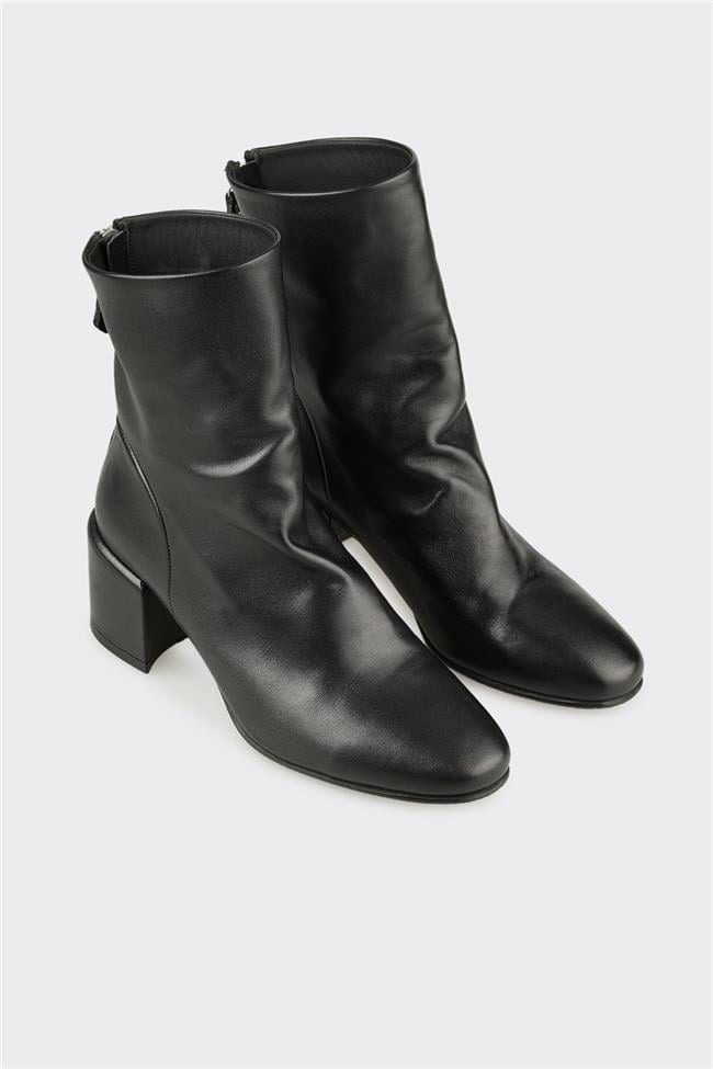 Siyah Deri Kadın Klasik Bot