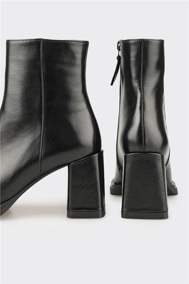 Siyah Deri Kadın Klasik Bot