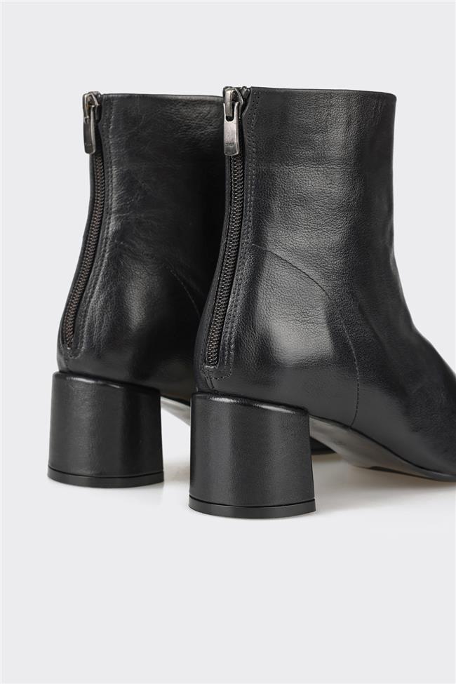 Siyah Deri Kadın Klasik Bot
