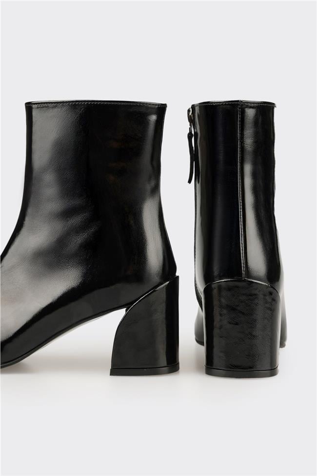 Siyah Deri Kadın Klasik Bot