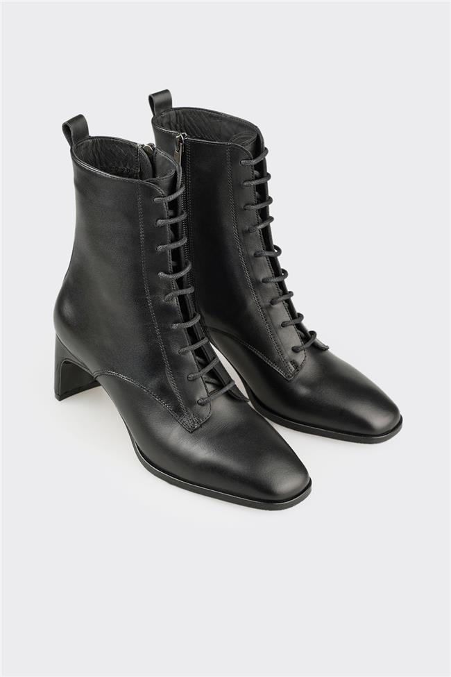 Siyah Deri Kadın Klasik Bot