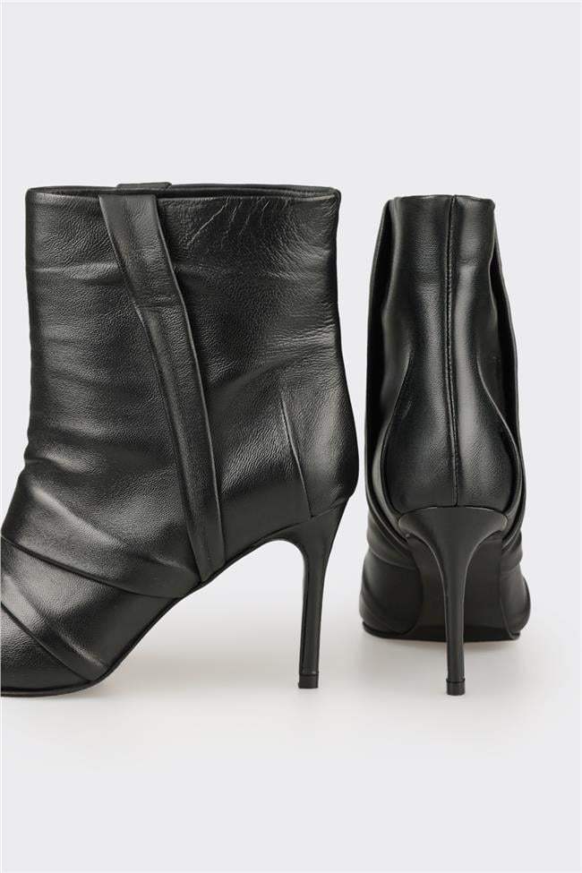 Siyah Deri Kadın Klasik Bot
