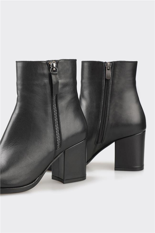 Siyah Deri Kadın Klasik Bot