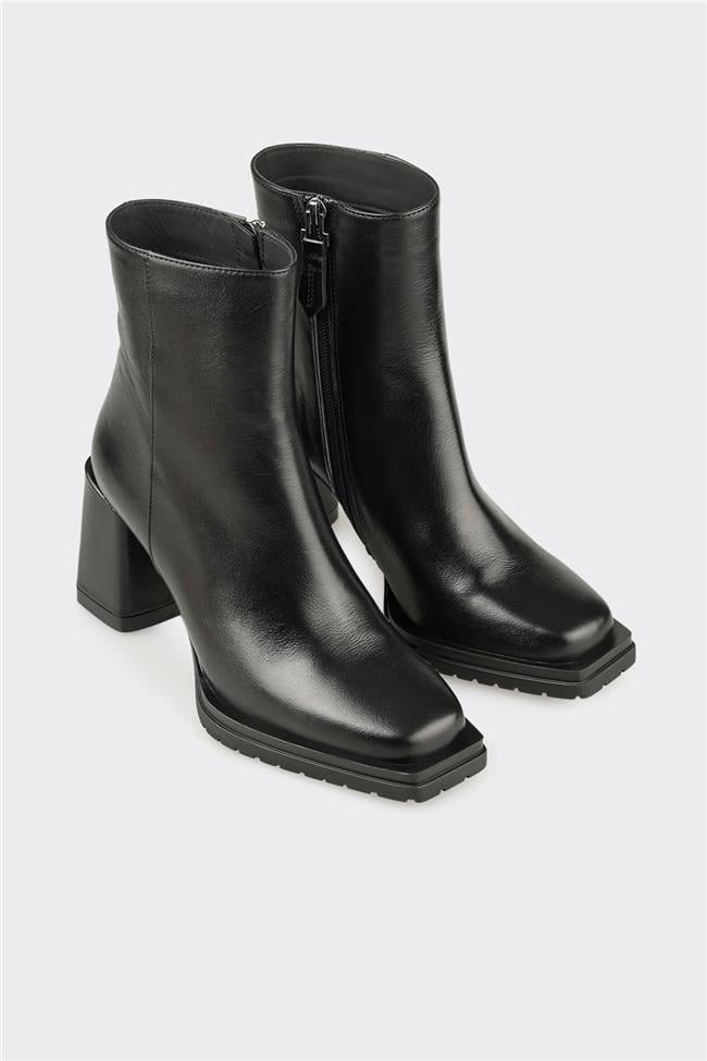 Siyah Deri Kadın Klasik Bot