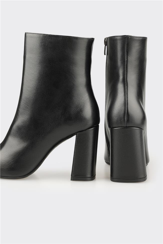 Siyah Deri Kadın Klasik Bot