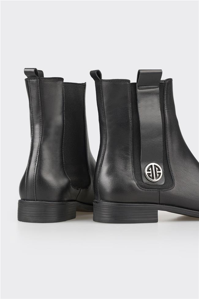 Siyah Deri Kadın Klasik Düz Bot