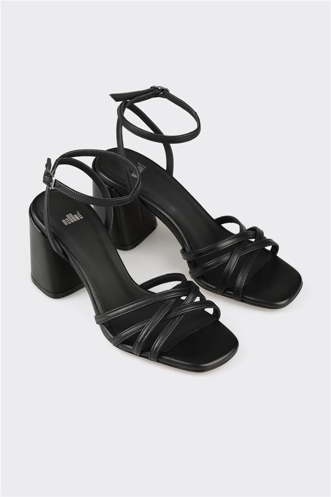 Siyah Deri Kadın Sandalet