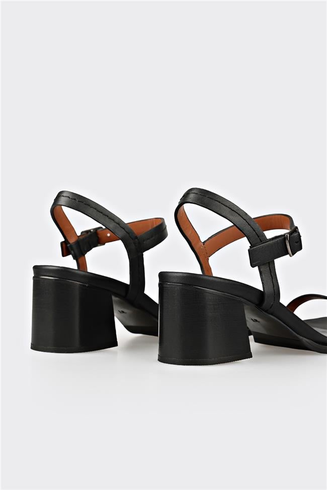 Siyah Deri Kadın Sandalet