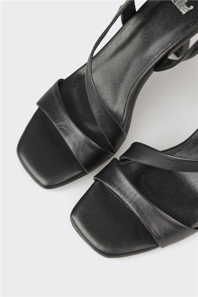 Siyah Deri Kadın Sandalet