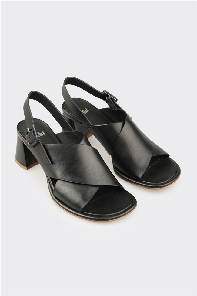 Siyah Deri Kadın Sandalet
