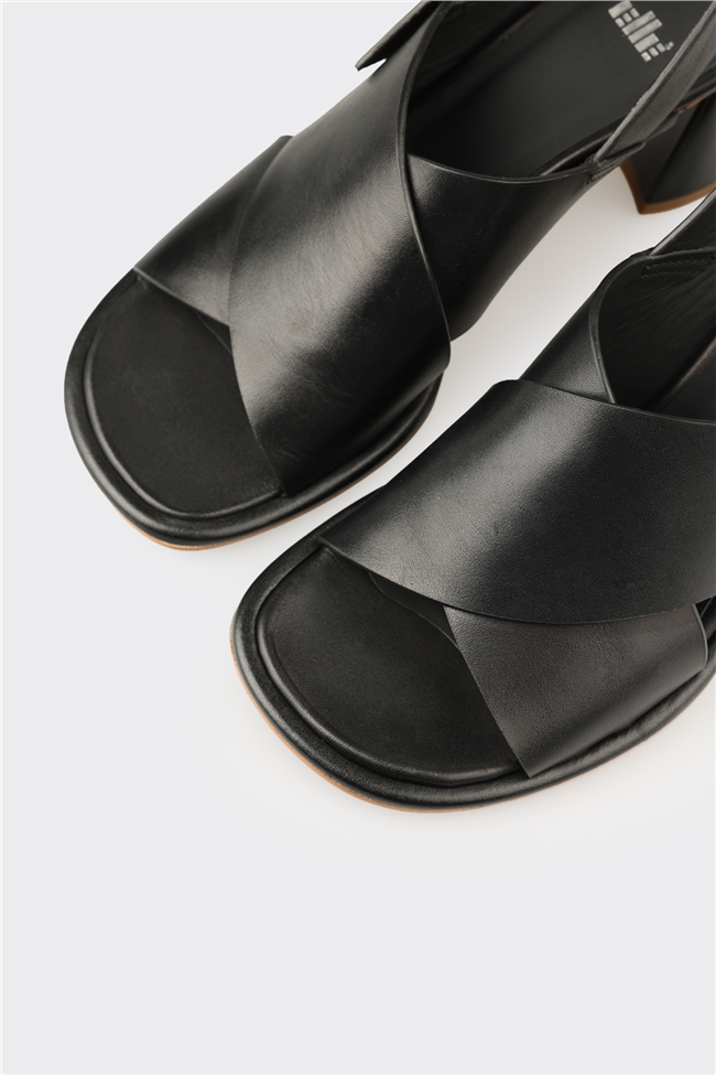 Siyah Deri Kadın Sandalet