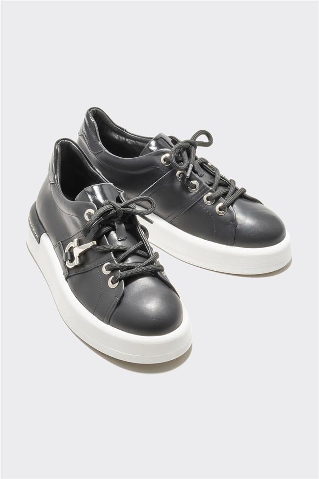 Siyah Deri Kadın Spor Ayakkabı