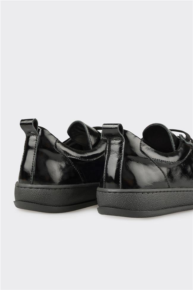 Siyah Deri Kadın Spor Ayakkabı