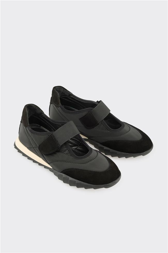 Siyah Deri Kadın Spor Ayakkabı