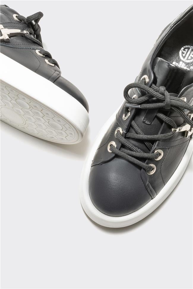 Siyah Deri Kadın Spor Ayakkabı