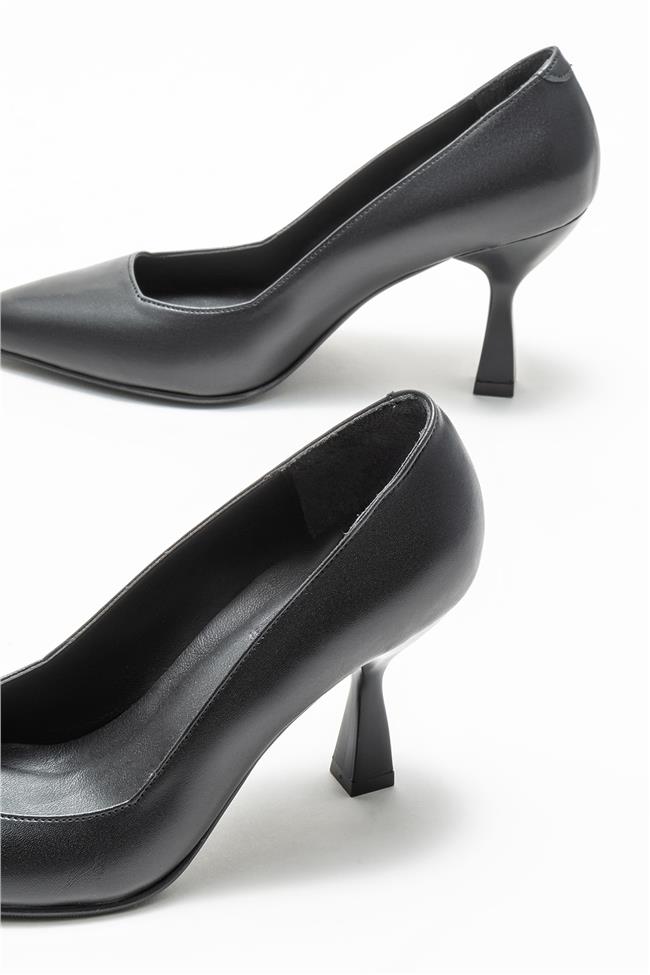 Siyah Deri Kadın Stiletto