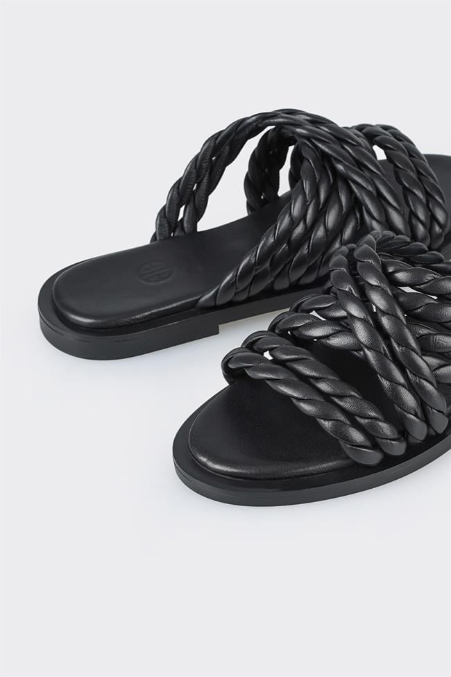 Siyah Deri Kadın Terlik