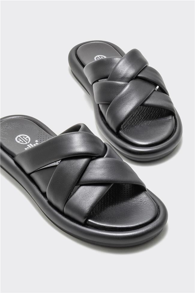 Siyah Deri Kadın Terlik