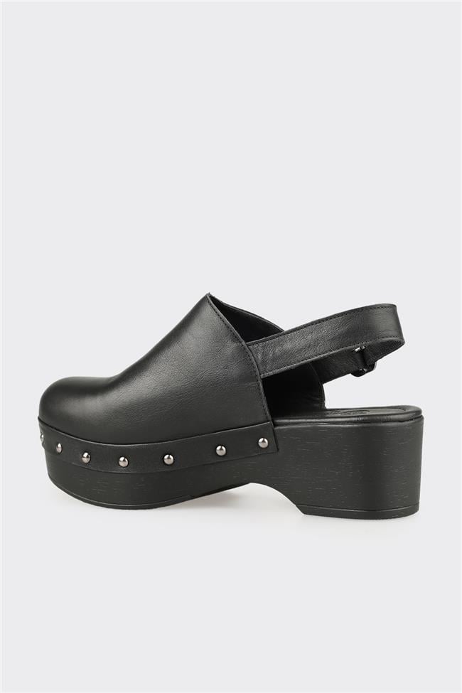 Siyah Deri Kadın Terlik