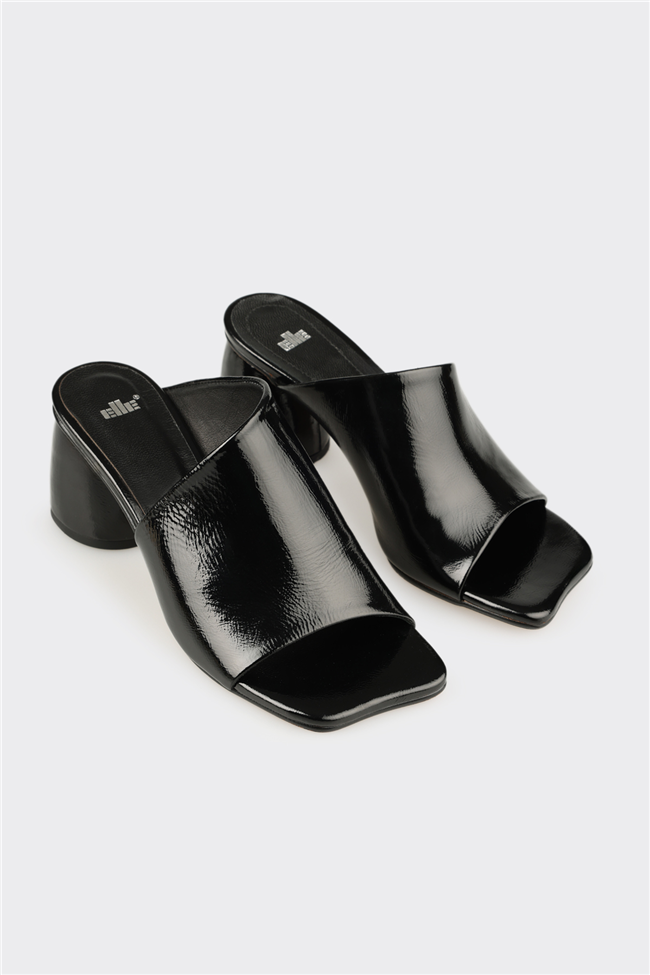 Siyah Deri Kadın Terlik