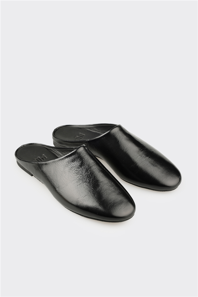 Siyah Deri Kadın Terlik