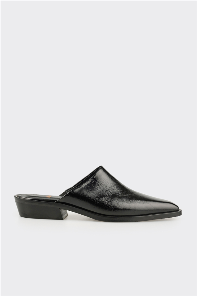 Siyah Deri Kadın Terlik