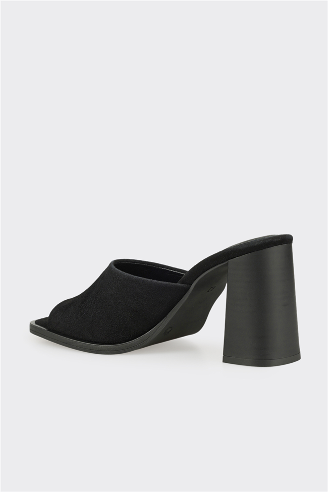 Siyah Deri Kadın Terlik