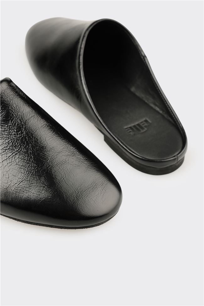 Siyah Deri Kadın Terlik