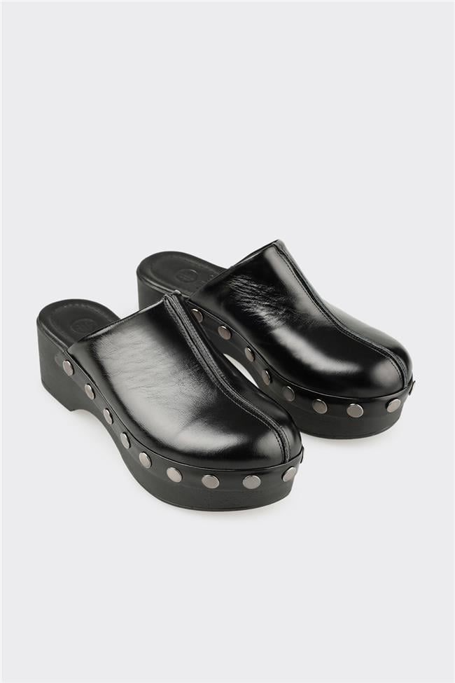 Siyah Deri Kadın Terlik