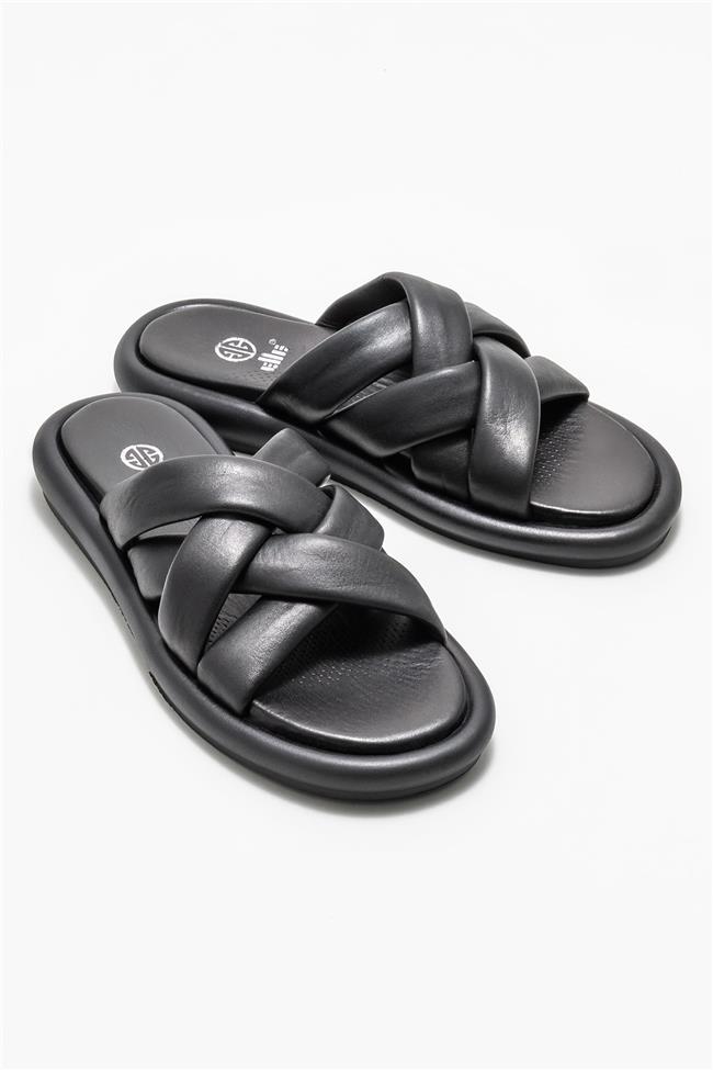 Siyah Deri Kadın Terlik