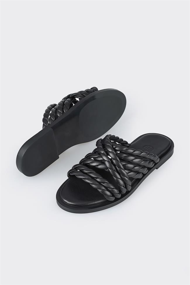 Siyah Deri Kadın Terlik