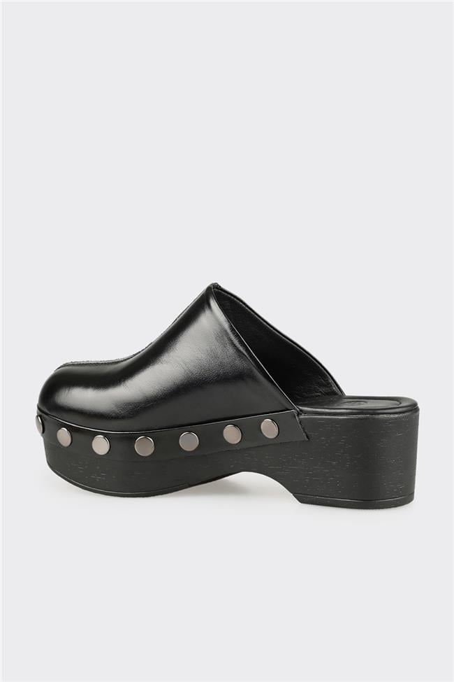 Siyah Deri Kadın Terlik