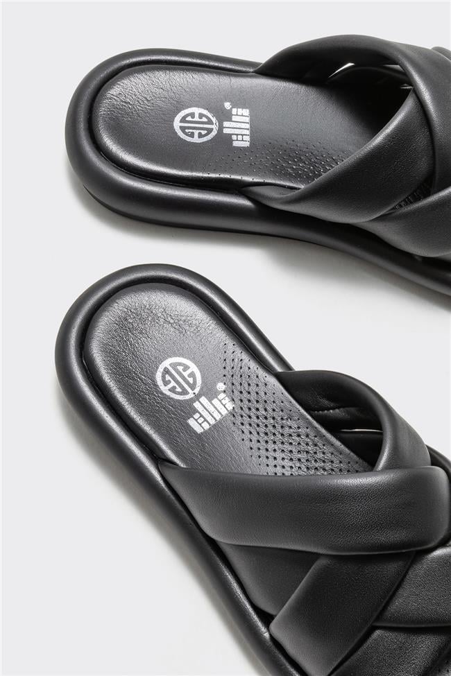 Siyah Deri Kadın Terlik