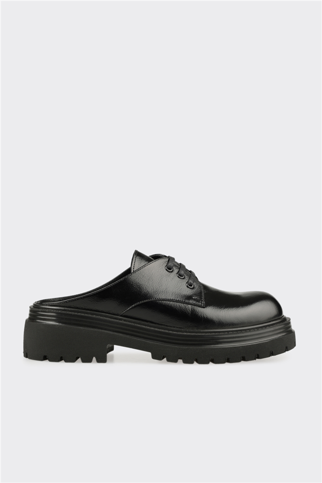 Siyah Deri Kadın Terlik