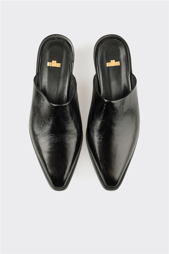 Siyah Deri Kadın Terlik