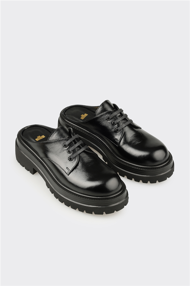 Siyah Deri Kadın Terlik